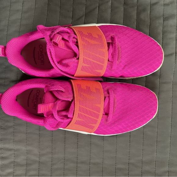 Nike women’s renew in season TR9 pink shoes sneakers size 7 - Picture 1 of 6